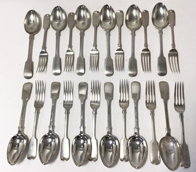 Lot 298 - Set of late Victorian silver Fiddle pattern flatware, comprising 12 dessert spoons, 12 dessert forks, 12 dinner forks, 12 table spoons and a pair of sauce ladles (London 1901)