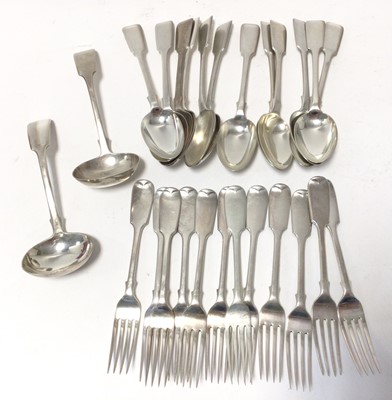 Lot 298 - Set of late Victorian silver Fiddle pattern flatware, comprising 12 dessert spoons, 12 dessert forks, 12 dinner forks, 12 table spoons and a pair of sauce ladles (London 1901)