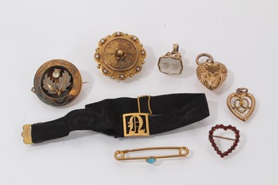 Lot 436 - Group of antique gold jewellery