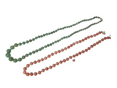 Lot 145 - Green jade/ hard stone graduated bead necklace and an angel skin coral bead necklace (2)