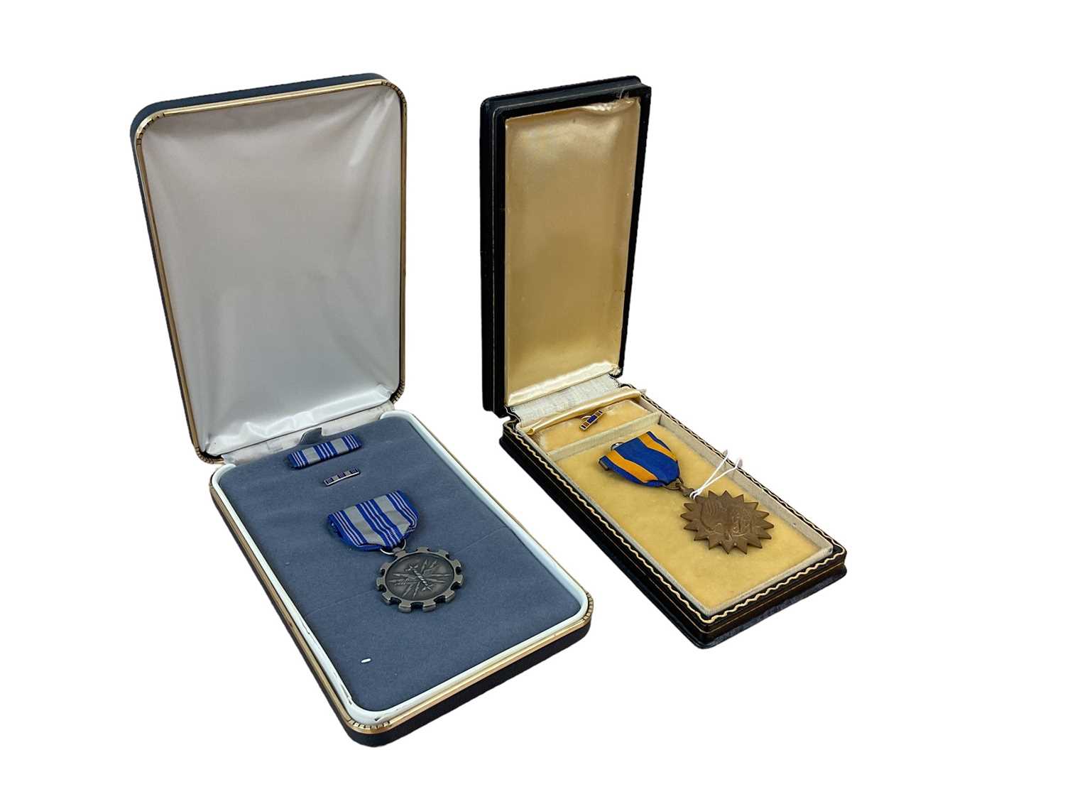 Lot 765 - American Air medal in box, together with a