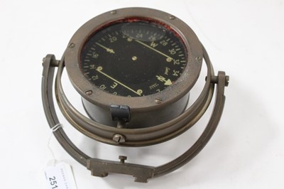 Lot 2512 - Sestrel marine compass