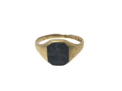 Lot 161 - 18ct gold signet ring with carved bloodstone seal depicting a lighthouse