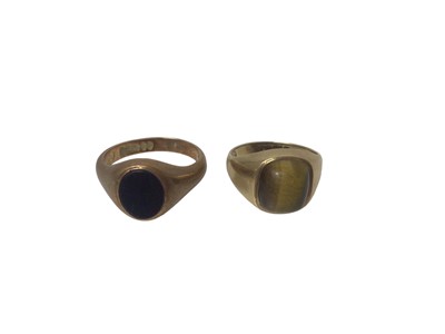 Lot 162 - Two 9ct gold signet rings