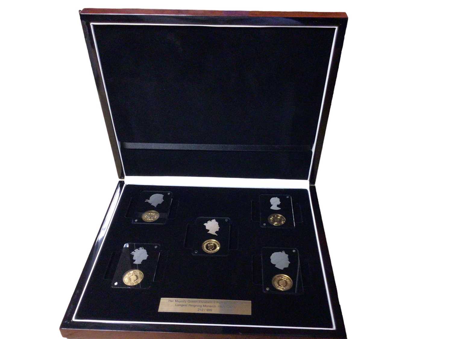 Lot 528 - Tristian Da Cunha - L.M.O. HM Queen Elizabeth II 'Longest Reigning Monarch' five Sovereign's 'Portrait Collection' 2015 (N.B. Cased with Certificate of Authenticity) (5 coin set)