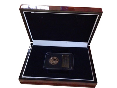 Lot 530 - Gibralta - Gold proof Sovereign commemorating 'The Remembrance' 2017 & book 'The History of World War I' (N.B. Cased with Certificate of Authenticity) (1 coin)