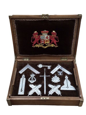 Lot 185 - Impressive presentation set of silver Masonic regalia ( HM London 1947) weighing 66 troy ounces in origiginal fitted wooden and brass mounted box with bullion embroidered Lodge coat of arms to the...