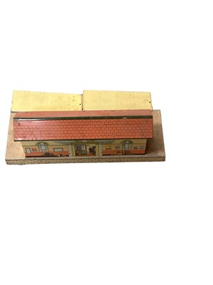 Lot 129 - Railway Hornby No.3 tinplate station in original box (box tired)