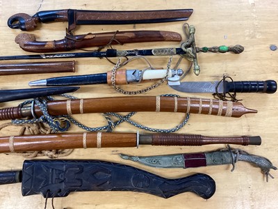 Lot 935 - Collection of knives to include a Malayan Kris and a Divers type knife (qty)