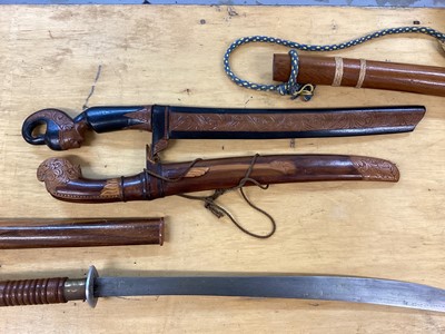 Lot 935 - Collection of knives to include a Malayan Kris and a Divers type knife (qty)