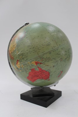 Lot 2495 - Vintage Philips 10' Challenge Globe