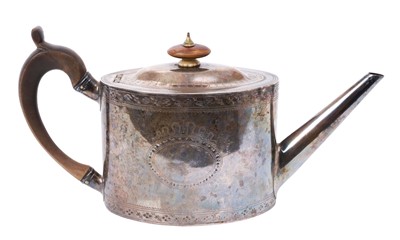 Lot 213 - George III silver teapot