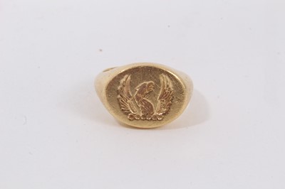 Lot 642 - Douglas Wilmer's gold signet ring