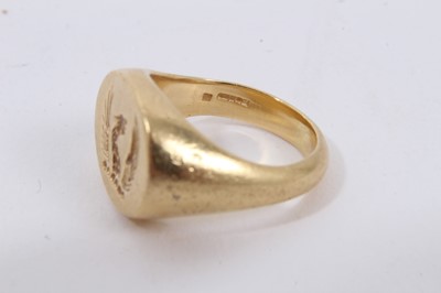 Lot 642 - Douglas Wilmer's gold signet ring