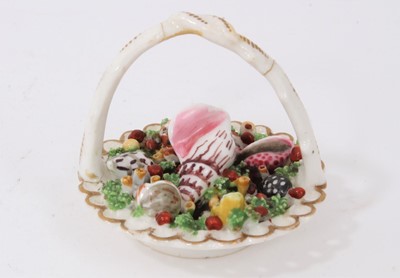 Lot 84 - A Chamberlain’s Worcester miniature basket containing shells, circa 1820