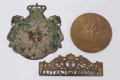 Lot 667 - Brass Coat of Arms for Queen Victoria’s daughter and husband, plus a brass plaque bearing legend “Windsor Castle”. With a French bronze aviation medal dated 1920, bearing legend “Feriam Sidera” (“R...