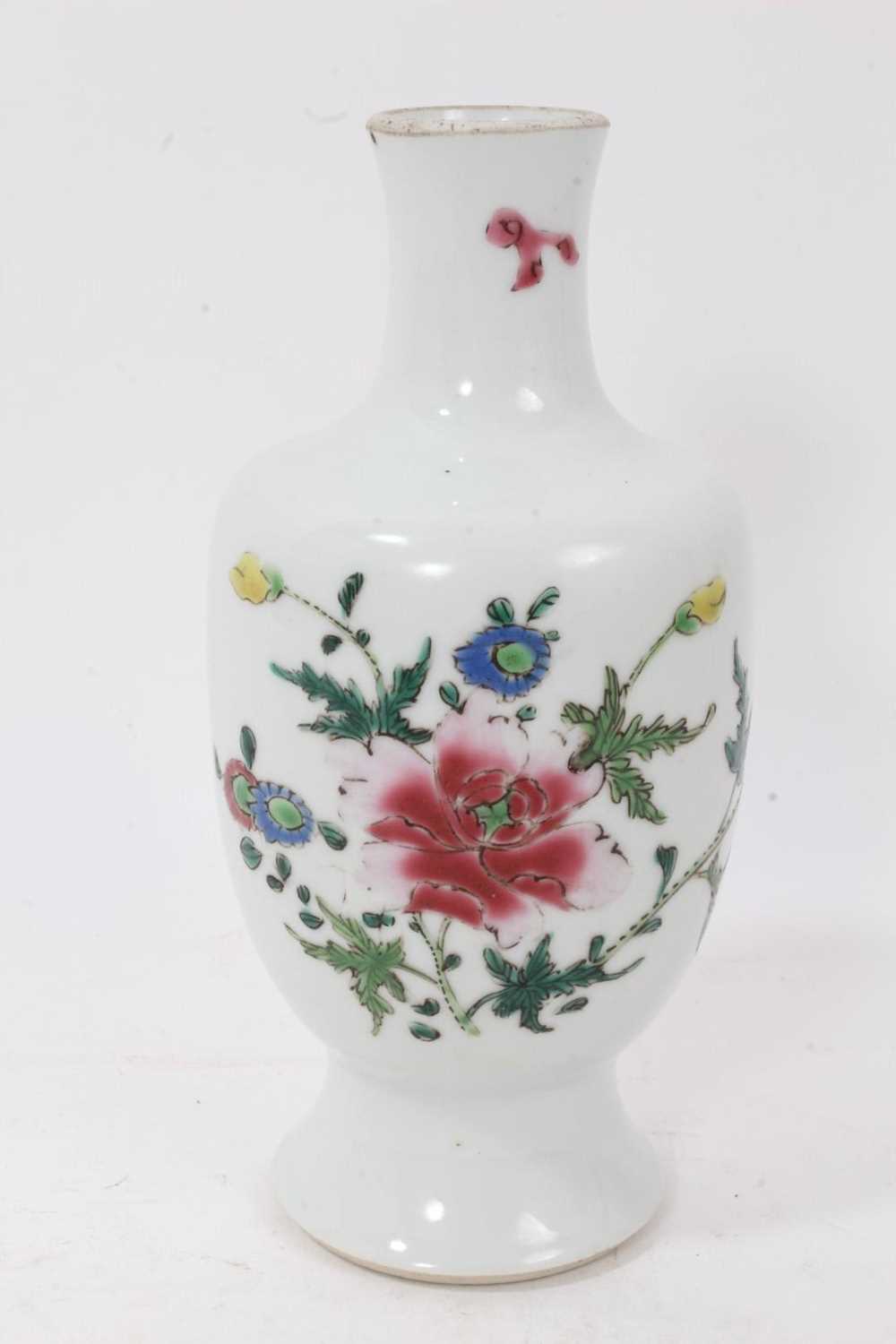 Lot 52 - 18th/19th century Chinese famille rose vase