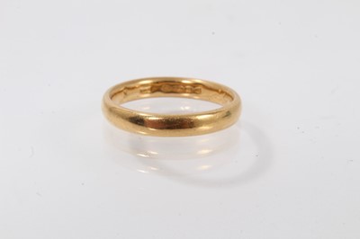 Lot 522 - 22ct gold wedding ring with engraved inscription on inside of the shank (Birmingham 1928)