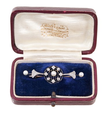 Lot 506 - Edwardian Belle Époque pearl and diamond brooch in platinum setting