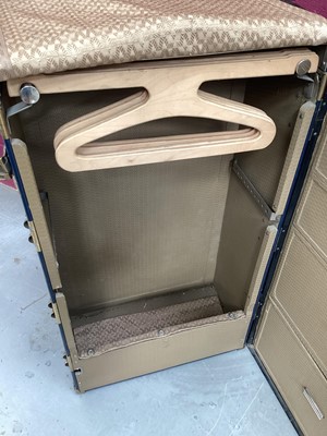 Lot 1165 - Vintage steamer trunk