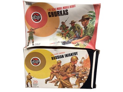 Lot 68 - Airfix 1970's 1:32 scale Military Series soldiers including British Paratroopers (x2), US Paratroopers (x2), Australian, German & Russian Infantry, German Mountain Troops, Ghurkas, Afr...