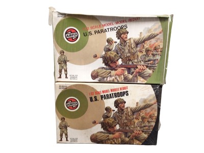 Lot 68 - Airfix 1970's 1:32 scale Military Series soldiers including British Paratroopers (x2), US Paratroopers (x2), Australian, German & Russian Infantry, German Mountain Troops, Ghurkas, Afr...