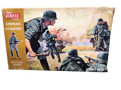 Lot 68 - Airfix 1970's 1:32 scale Military Series soldiers including British Paratroopers (x2), US Paratroopers (x2), Australian, German & Russian Infantry, German Mountain Troops, Ghurkas, Afr...