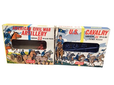 Lot 71 - Early Airfix OO scale model figures including Zoo Animals Set One (x2) S24, Infantry Combat Group S3, Romans S30, US Cavalry S22, American Infantry S29, Wagon Train S15, American Civil War Artiller...