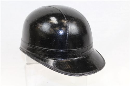 Lot 2003 - 1960s motorcycle / racing drivers' helmet