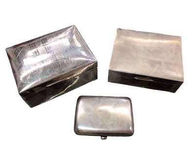 Lot 1024 - Two silver cigarette boxes and a silver cigarette case (3)