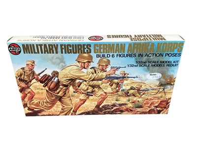 Lot 97 - Airfix 1:32 scale Multipose Military Figures German Afrika Korps, all boxed 04581-6 (9)