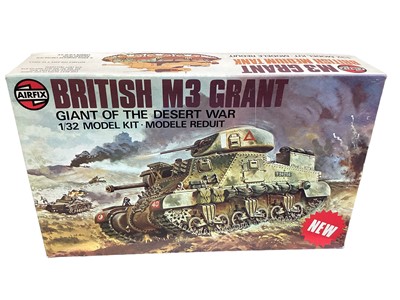 Lot 100 - Airfix 1:32 scale Series 8 M3 Grant British Medium Tank, boxed 08365-8 & 1:35 scale Series 7 155mm Howitzer, boxed 07362-6