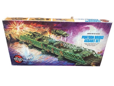 Lot 106 - Airfix HO OO scale Pontoon Bridge Assault Set, boxed 51651-0