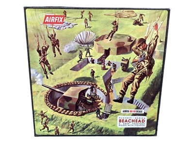 Lot 115 - Airfix HOOO scale Snap Together Beachead, boxed 1785 & Coastal Defence, boxed 1694 (2)