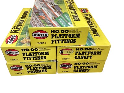 Lot 126 - Airfix OO scale Series 2 Girder Bridge No.02607-1 (x2).& Footbridge No.02601-3, plus Series 3 railway kits ( qty)