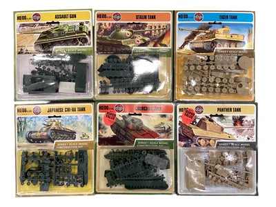 Lot 127 - Airfix Series 1 Historical Ships & HO OO/ 1:72 scale Series 1 Military kits (qty)