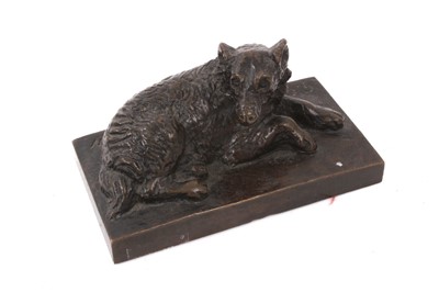 Lot 952 - Bronze dog paperweight