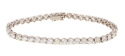 Lot 724 - Diamond tennis bracelet, estimated total diamond weight approximately 8cts.