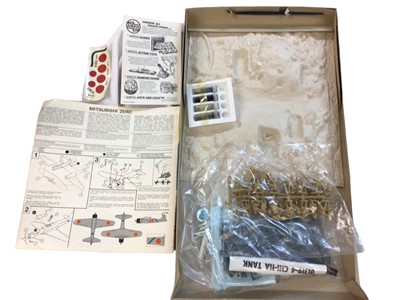 Lot 182 - Airfix Battlefront History Series Guadalcanal Aug 7th 1942 US Marine Assault Forces G1(x3) & Japanese Defence Forces G2 (x2) (5 total)