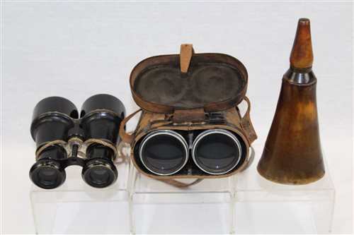 Lot 2851 - 19th century horn powder flask, pair military...