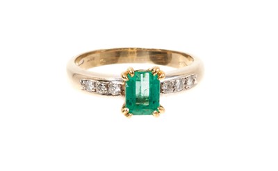 Lot 752 - Emerald and diamond ring with a rectangular step cut emerald flanked by six brilliant cut diamonds in 18ct gold setting