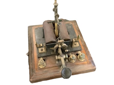 Lot 2440 - Morsecode machine