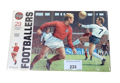 Lot 233 - Airfix 1:32 scale Sports Series Footballers, sealed boxes, No.51470-3 (2)