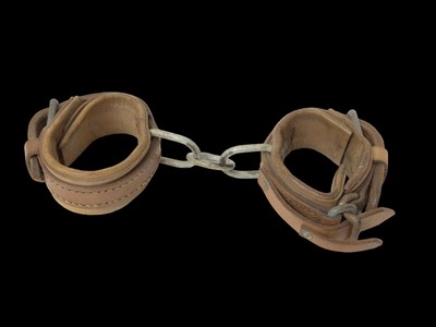 Lot 18 - Restraining handcuffs