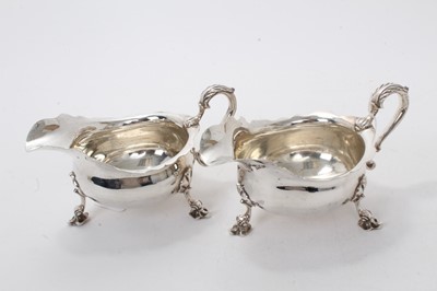 Lot 462 - Pair of William IV silver sauce boats