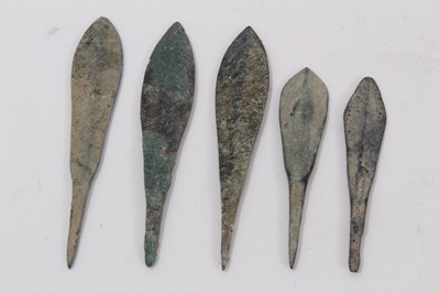 Lot 967 - Five ancient Egyptian arrow heads