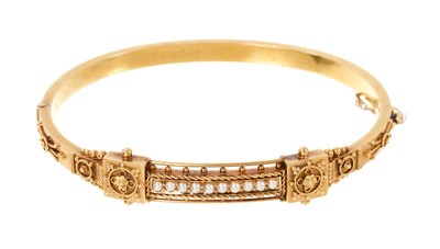 Lot 731 - Victorian 15ct gold seed pearl bangle