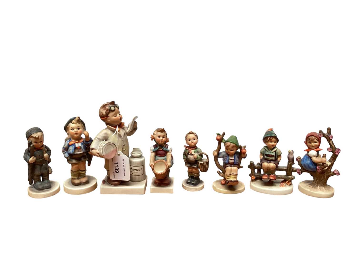 Lot 1139 - Collection of 16 Hummel figurines