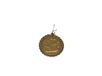 Lot 293 - Edward VII 1902 gold half sovereign in gold pendant mount