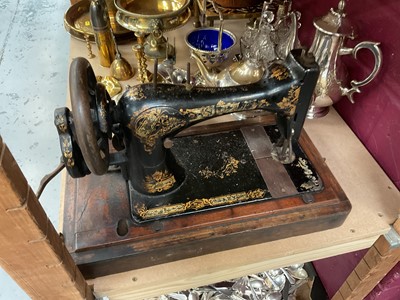 Lot 795 - Vintage singer sewing machine